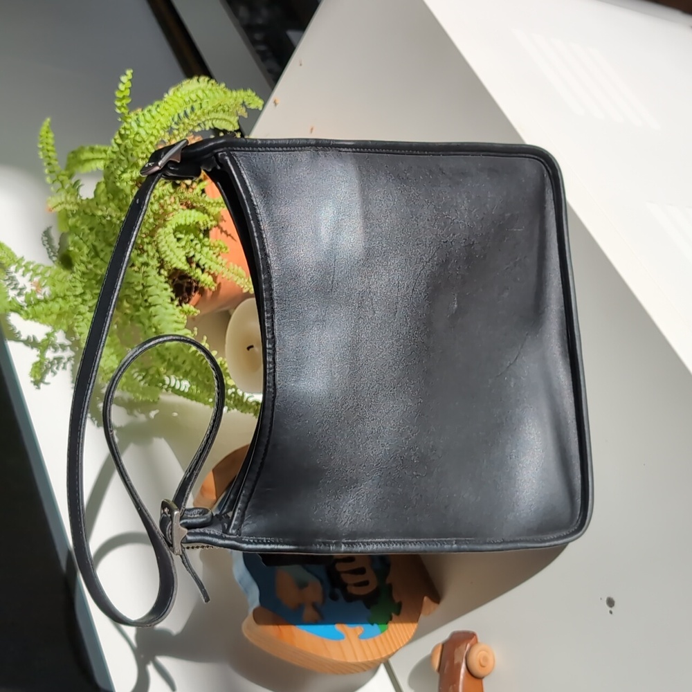Vintage Coach Andrea Slim/bucket Zip Bag, #9073, Black